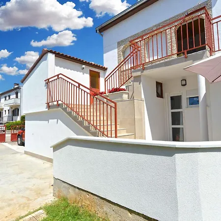 Apartment Near In Valbandon-istrien 44833