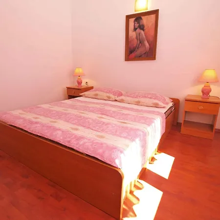 Apartment Near In Valbandon-istrien 44833